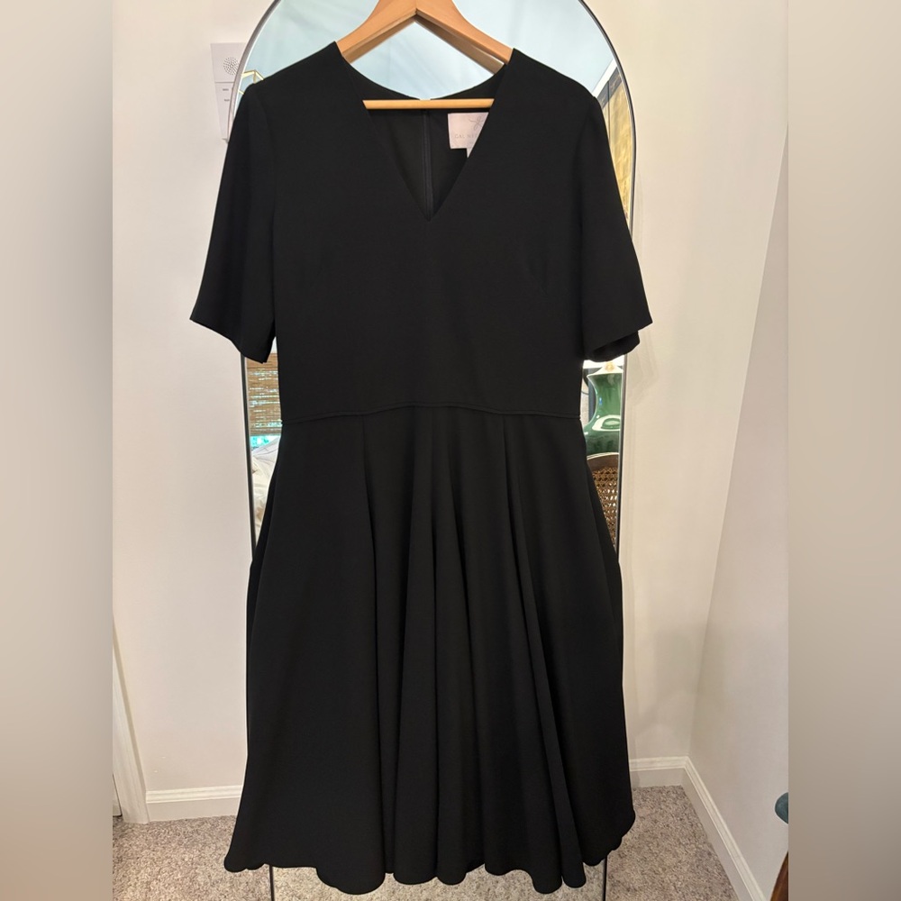 Gal Meets Glam Black V-Neck Midi Dress